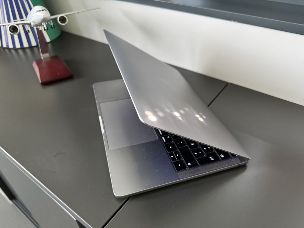 Apple Macbook Pro 13.3 A1708 Retina