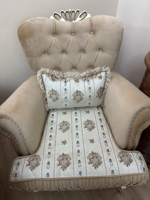 Продам диван и два кресла