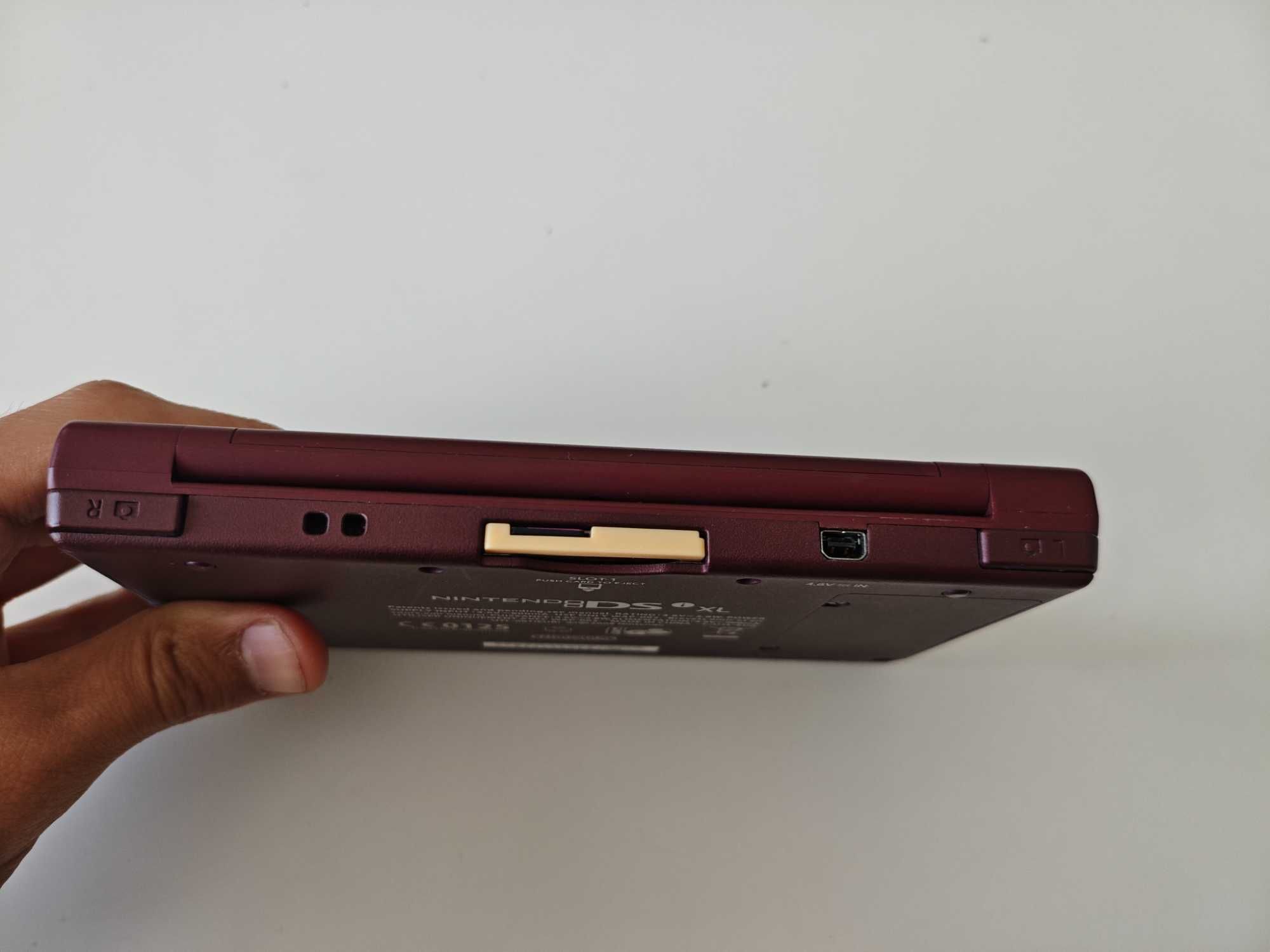 Продавам Nintendo DSi XL с качени много игри