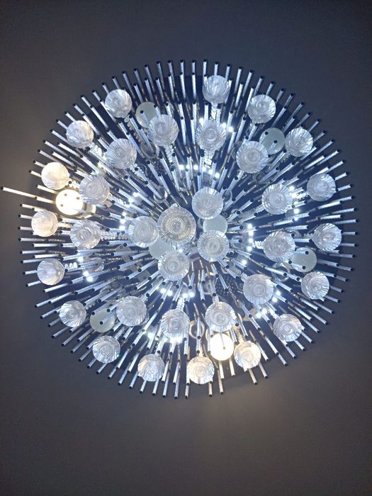 Продам люстру.         .