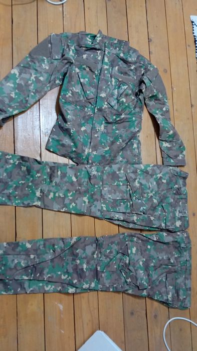 Ținută militară   ...
