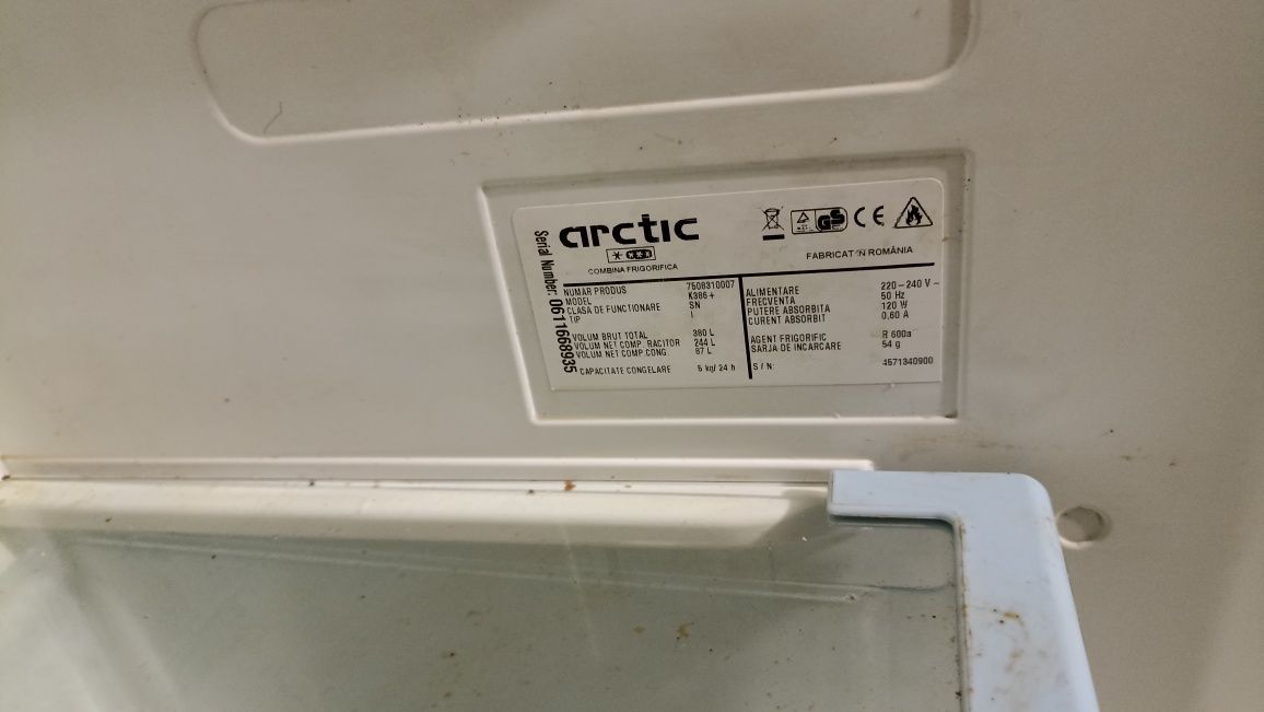Frigider cu congelator Arctic