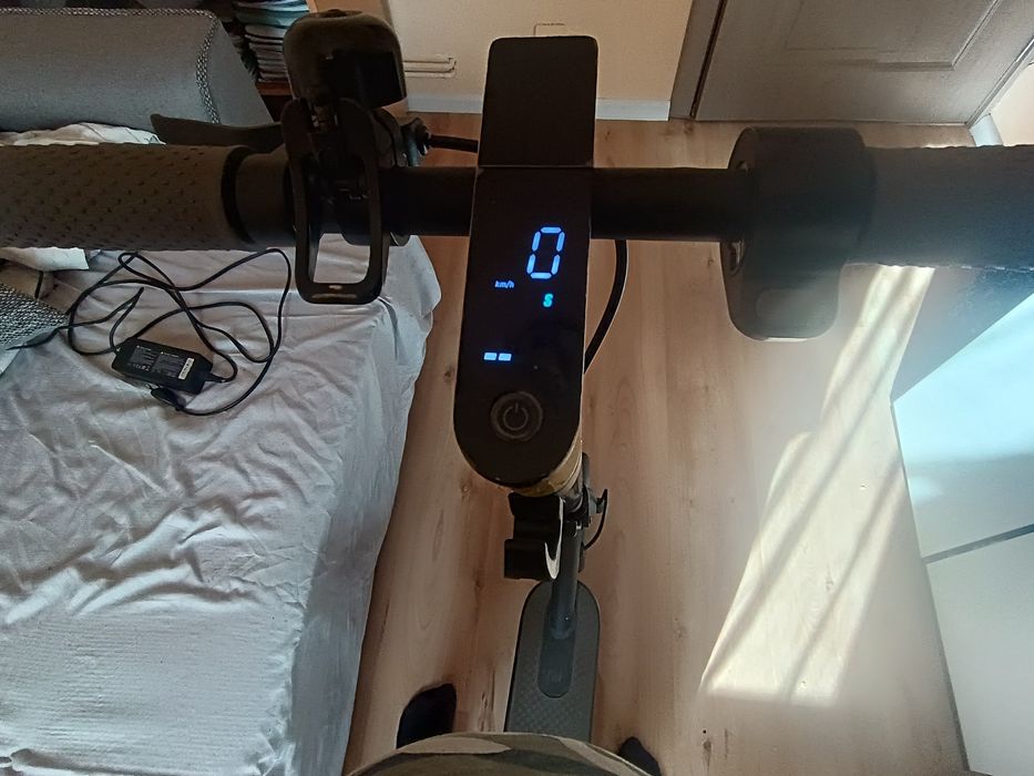 Vând trotineta electrica Xiaomi