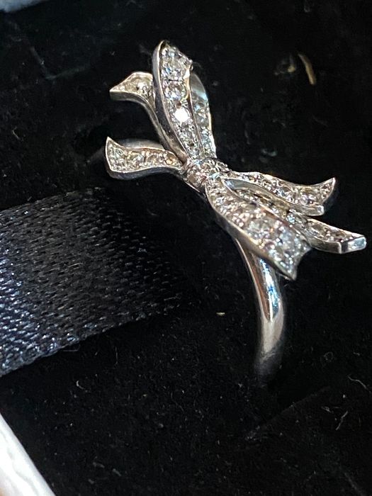 Продаю кольцо с натуральными южно-африканскими бриллиантами.