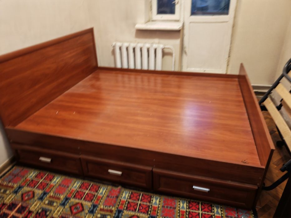 Отдам кровать 185х156 см, дсп