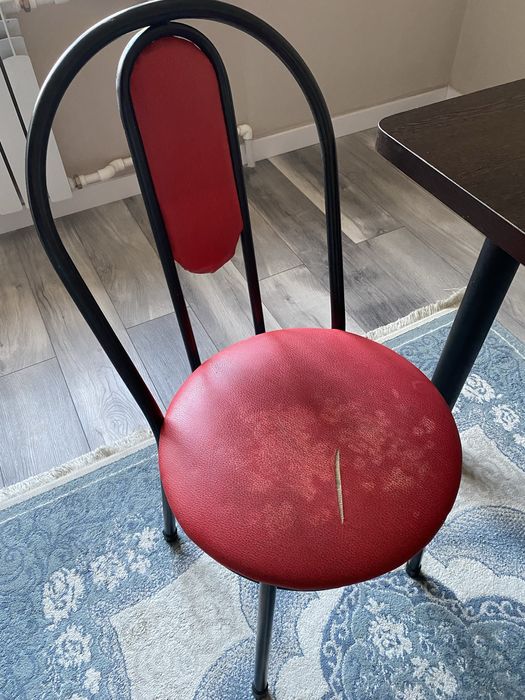 Стол со стульями