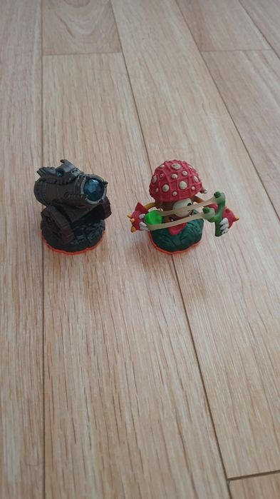 Figurine Skylanders Giants (preț pentru ambele figurine)