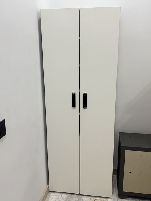 Шкаф сатылады. Таза, биіктігі де жақсы.