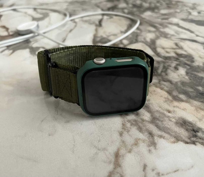 Apple Watch 7 + Оригинално зарядно като нов