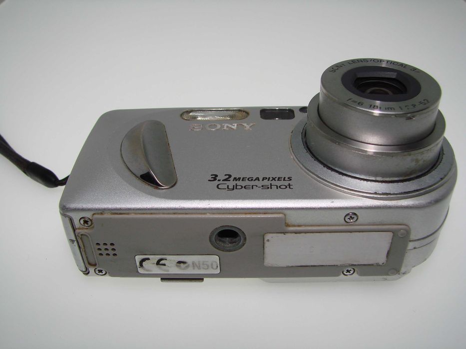 Sony Cybershot DSC-P8 Компактен фотоапарат Ретро Класика, 3.2MP