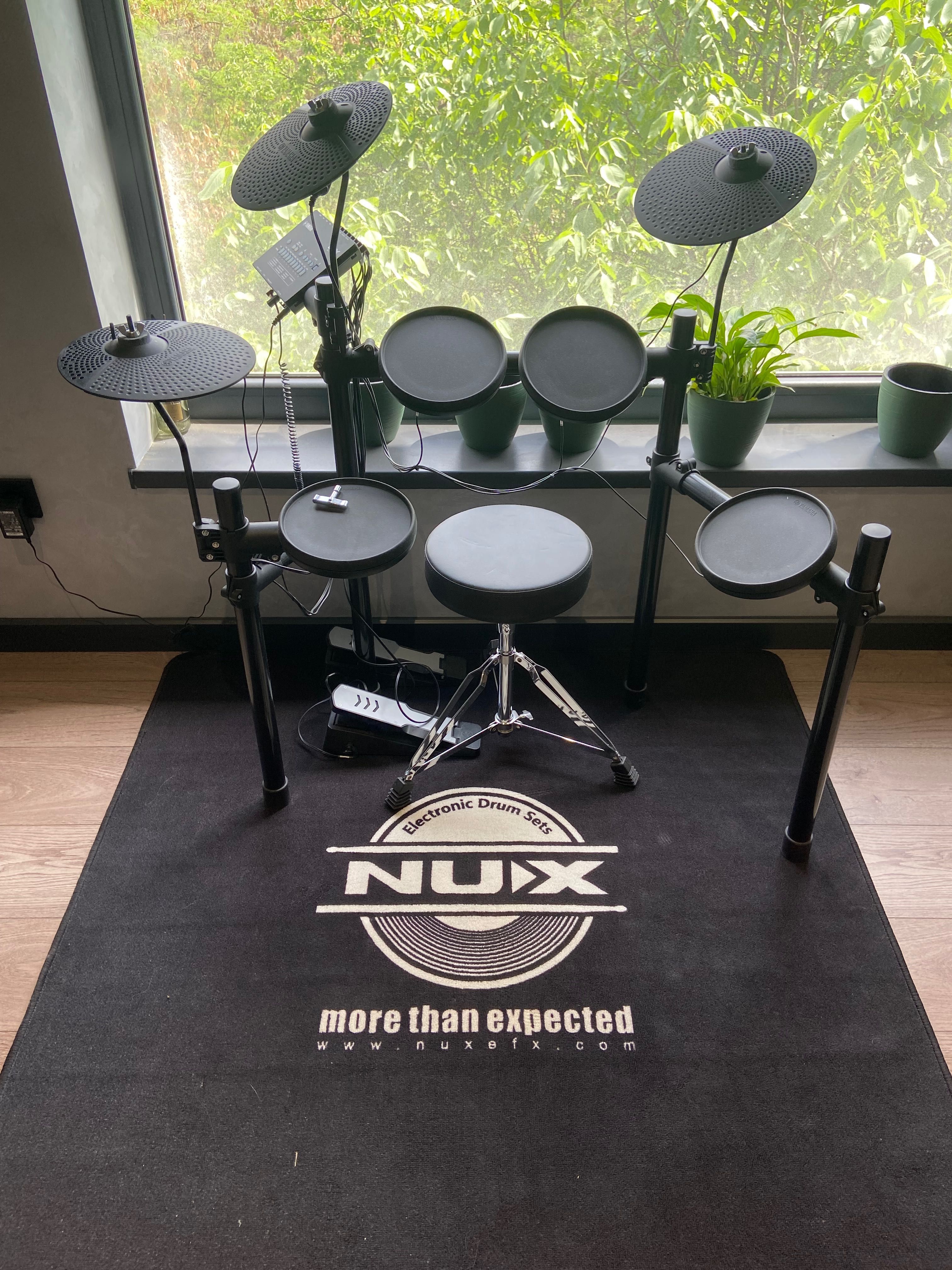 Электронная ударная установка YAMAHA Electronic Drum Kit DTX402K
