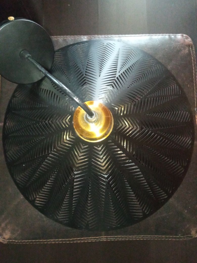 Lustră tip pălărie modernă