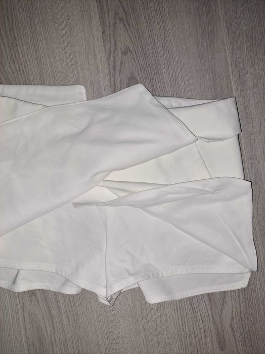 fusta pantalon scurta alba