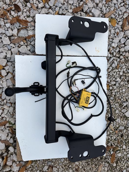 Теглич Тойота Авенсис 2009-2015г комби