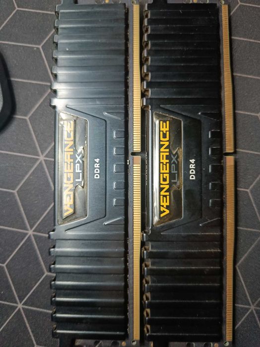 Memorie Corsair Vengeance LPX 16GB DDR4, 2400MHz CL14,Dual Channel Kit