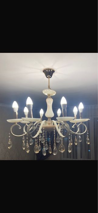 Продам люстры 5 штук все разных форм