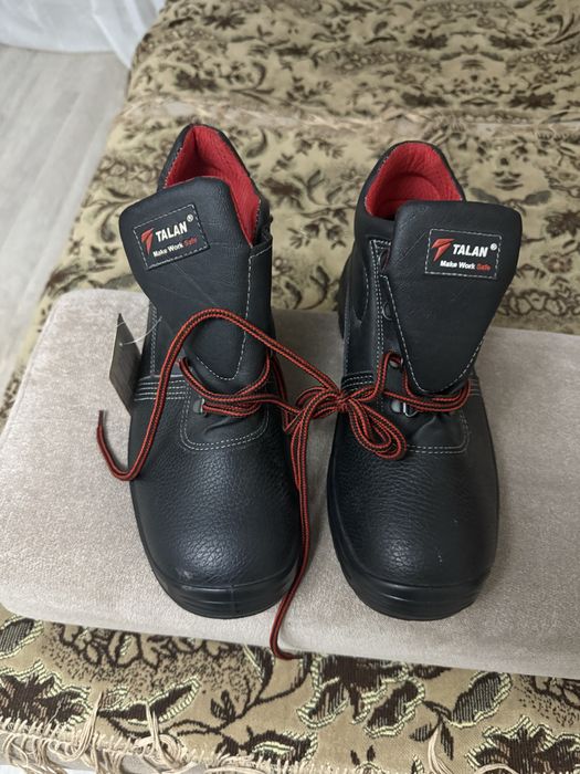 Продам спец обувь лето размер 42