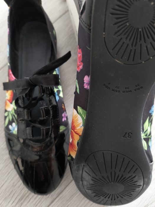 Обувки тип пантофки с връзки