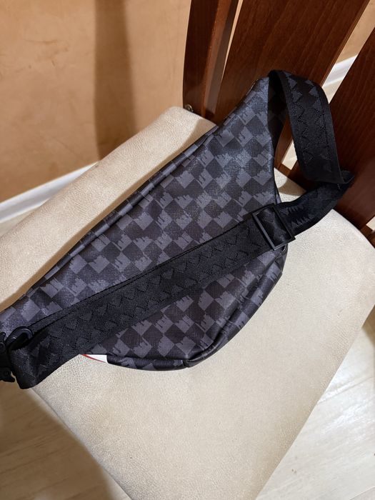 Чанта за кръст Sprayground - Drip Check Shark