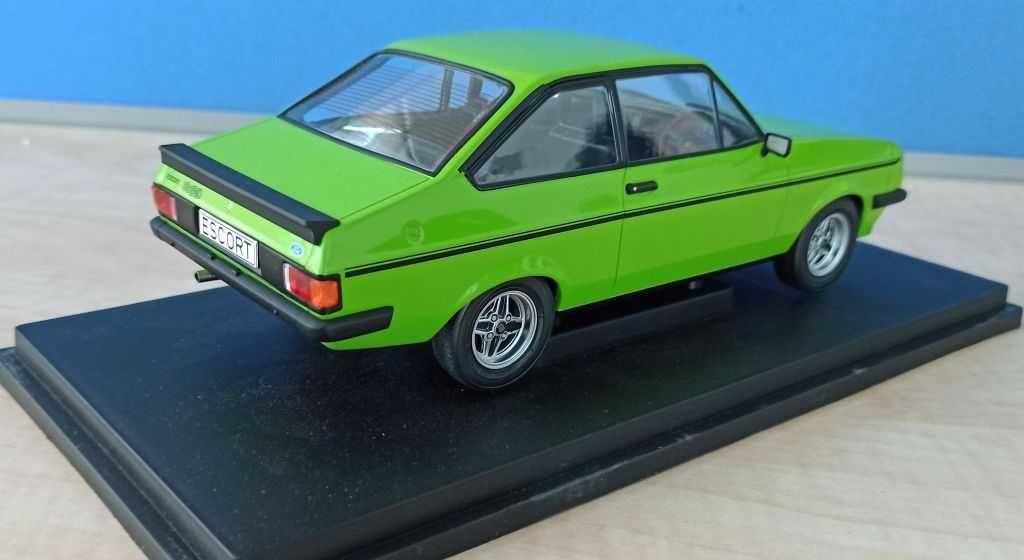 Macheta Ford Escort MK II RS 2000 1977 verde - MCG 1/18