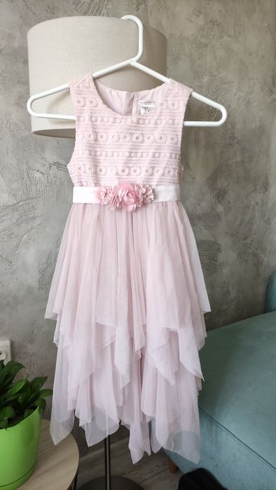 Розова официална рокля с волани