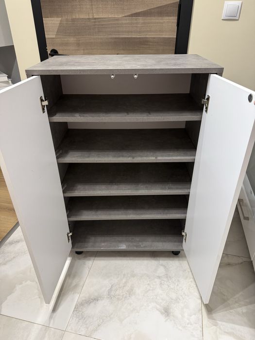 Чисто нов шкаф за обувки