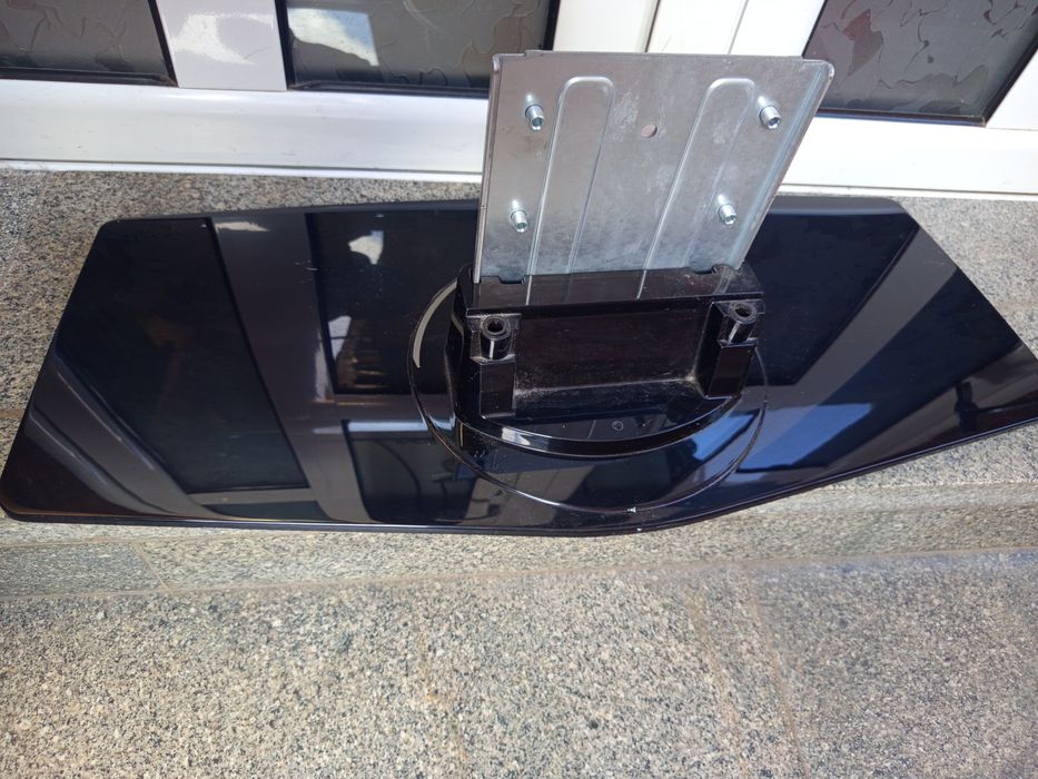 Vând suporți de televizor