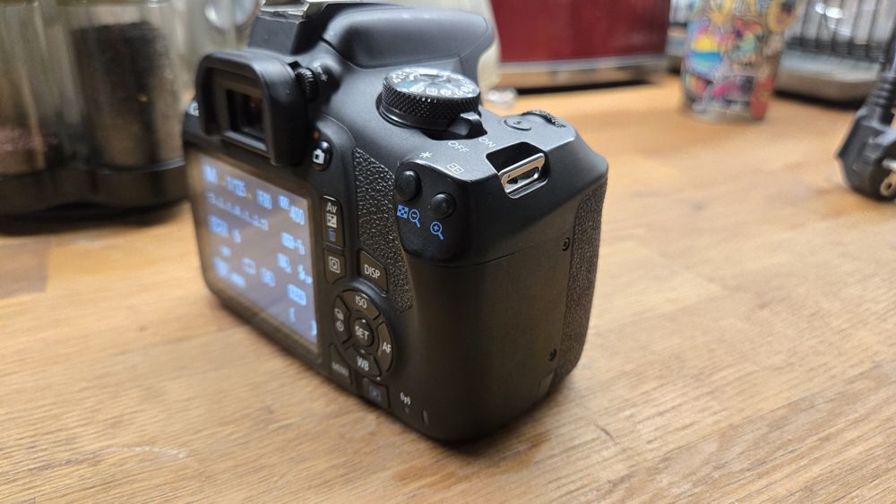 Canon eos 2000d - тяло