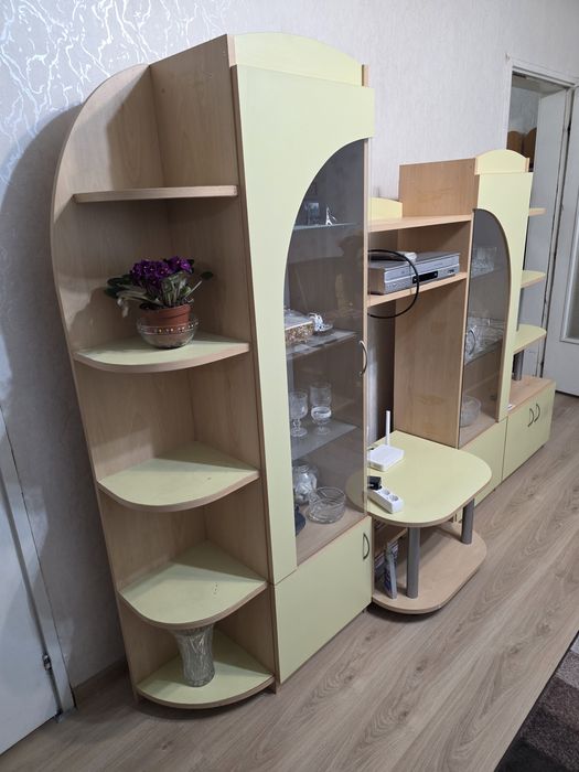 Холна секция цвят бледожълт