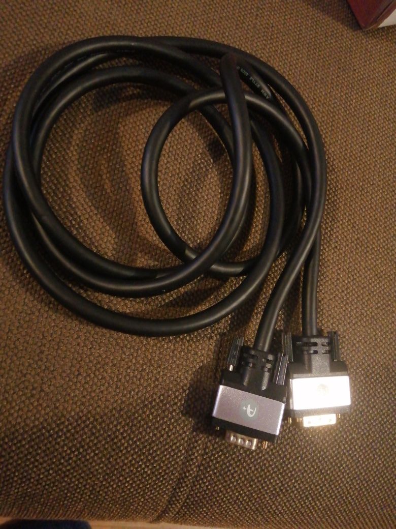 Cablu DVI la VGA