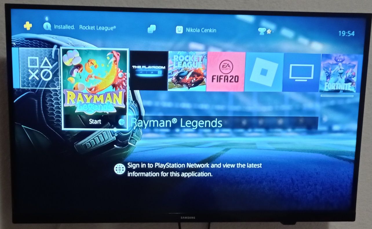 Playstation 4 с два джойстика и две игри