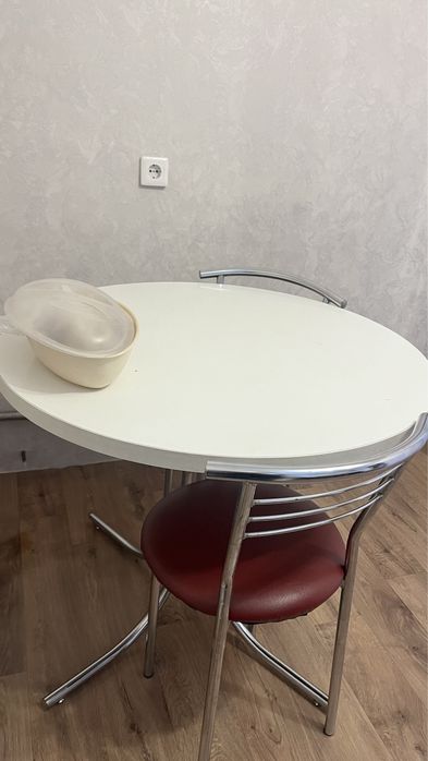 Продам стол со стулями