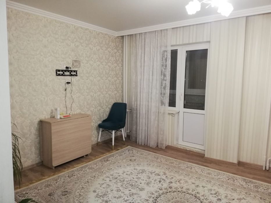 Сдам 1кв Р-он Бензостроя новостройка 100тыс+ком, мебель,маш-авт