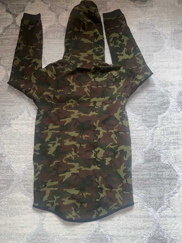 100% Оригинален Nike Tech Fleece в размер S
