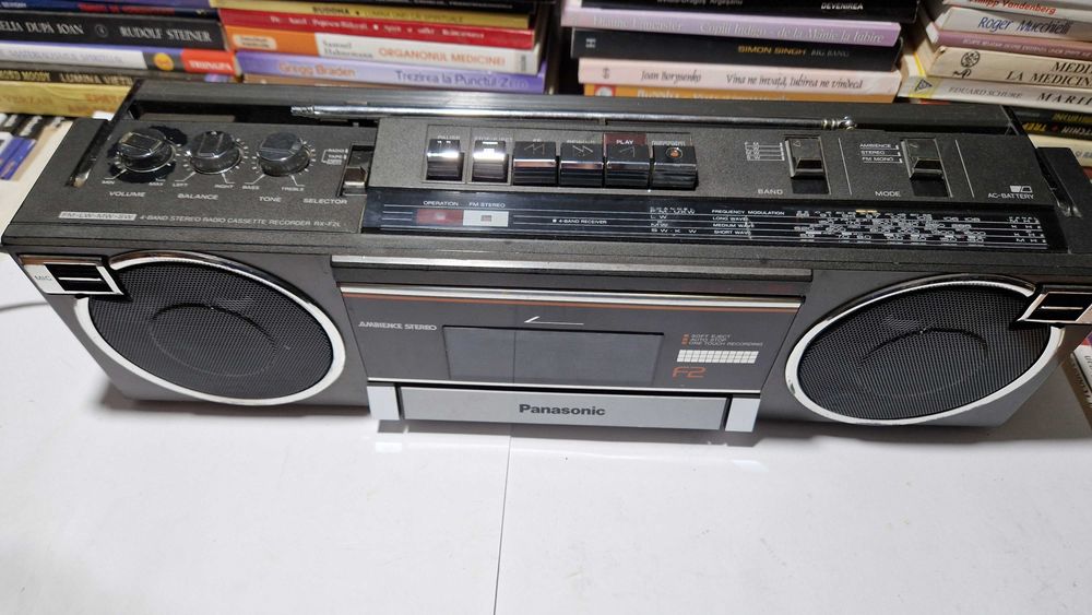 Radiocasetofon Panasonic RX-F2RS - anii '80
