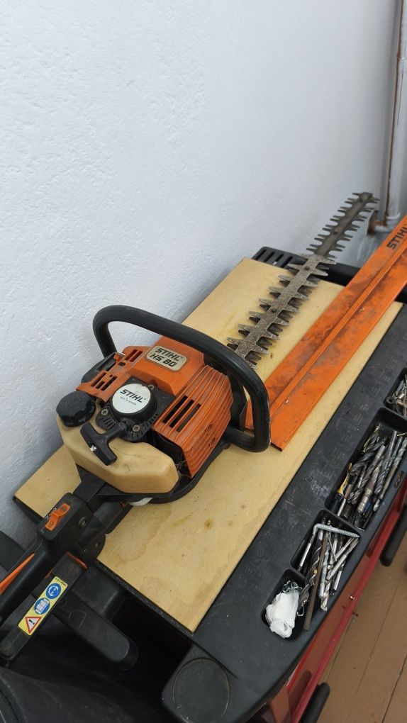 Бензинов храсторез Stihl hs 80