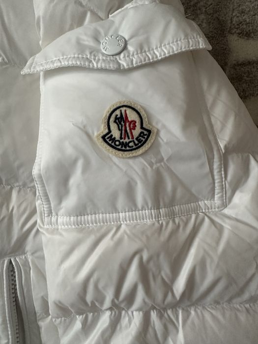 Vand geaca m.o.n.c.l.e.r maya alba