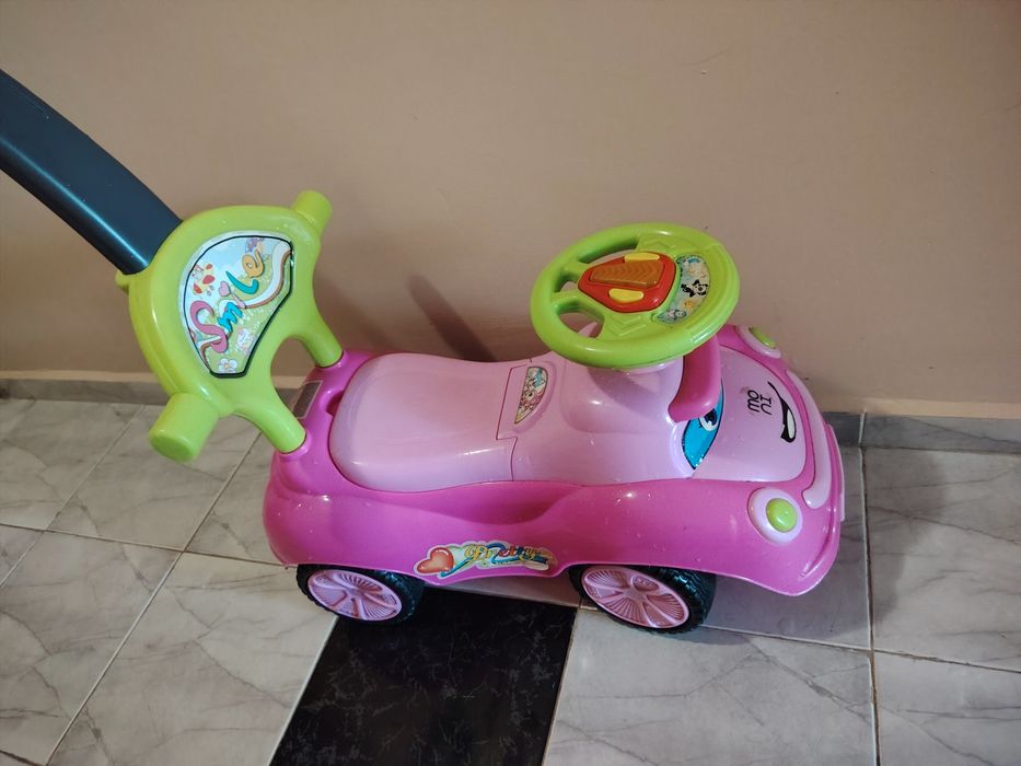 Продавам детска кола със родителски контрол