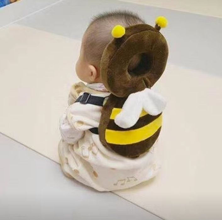 Bola orqaga yiqilganda travmalardan saqlaydi