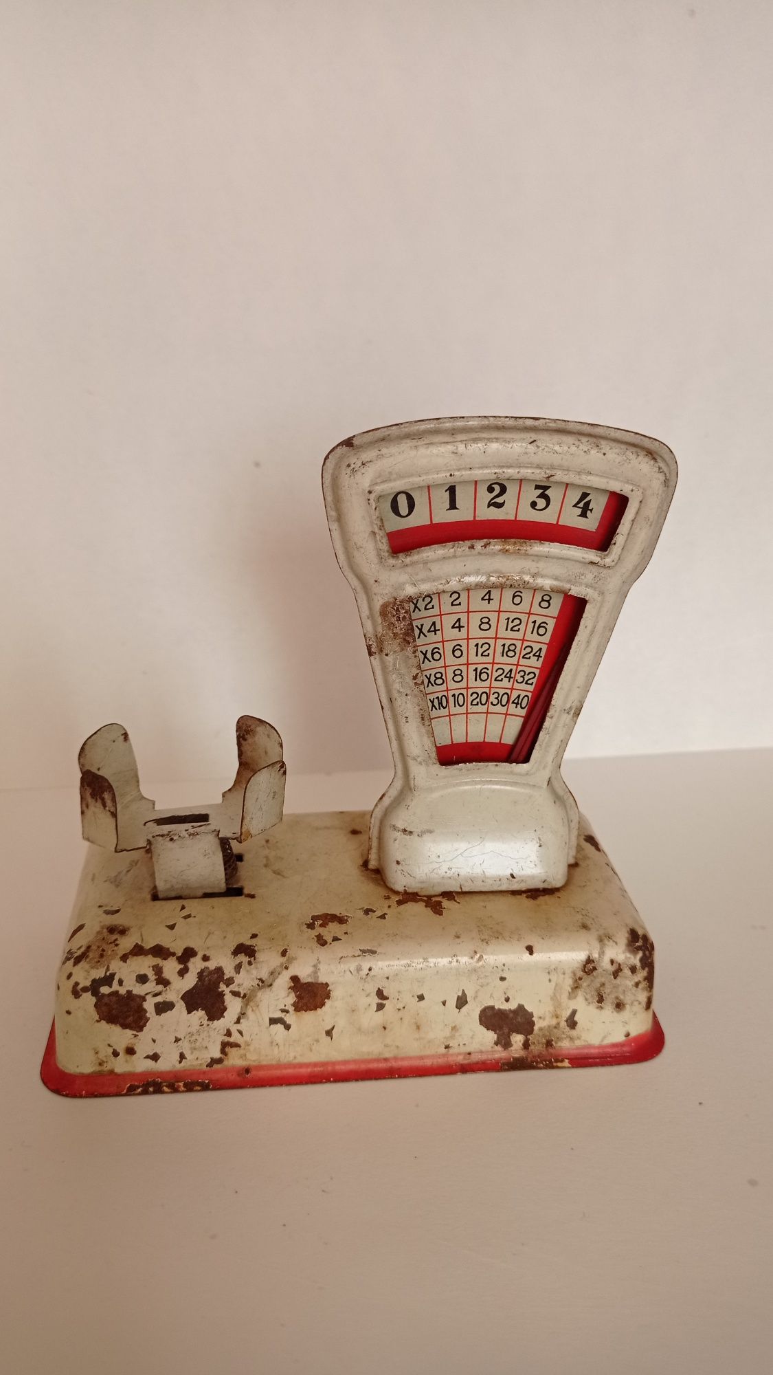 Стара играчка ламаринена кантар от 60-те