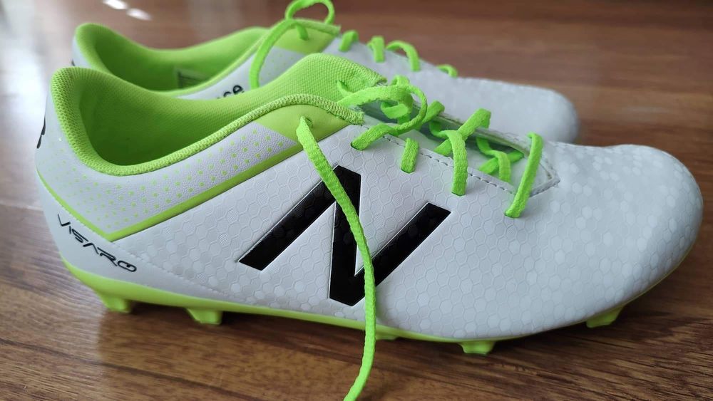Футболни обувки New balance, бутонки за трева