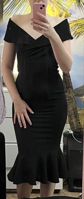 Продам красивое силуэтное платье