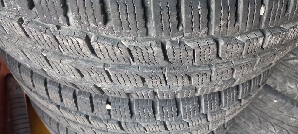 Букови гуми 225/75 R16C Kumho 8мм.