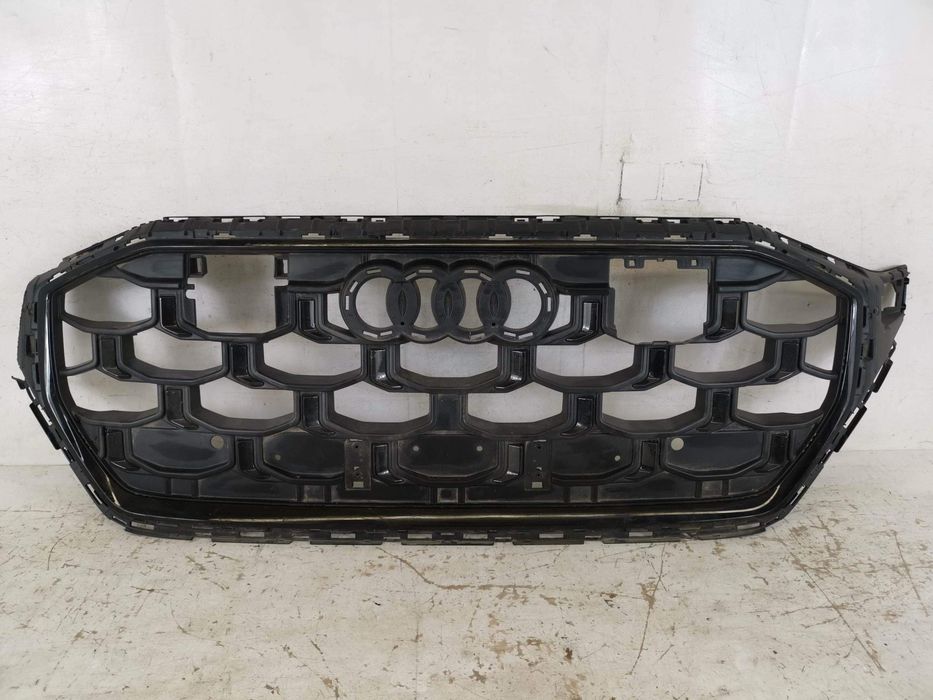 Радиаторна решетка Ауди Q8 / Audi Q8 1 [Оригинална повредена]
