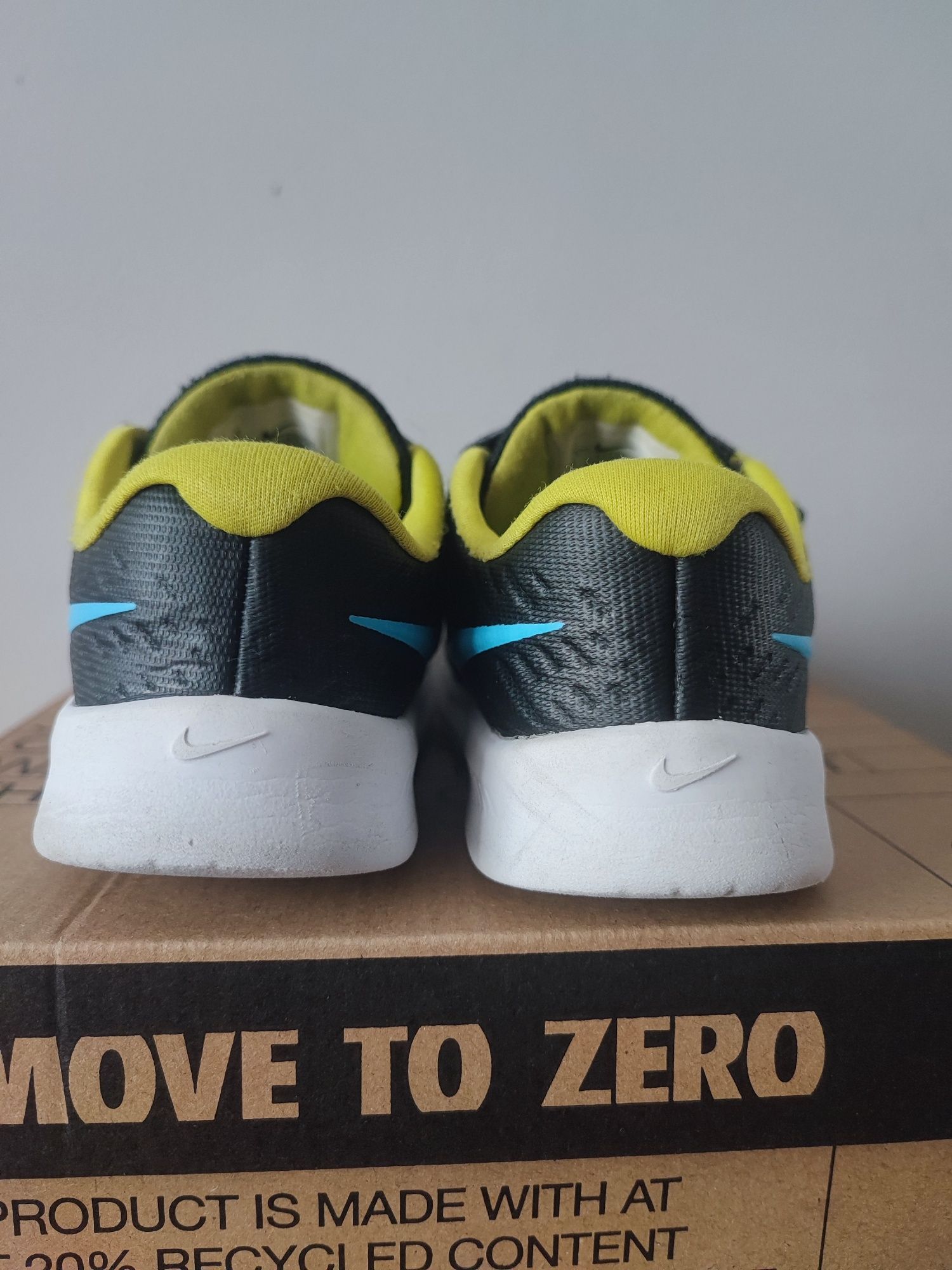 Детски маратонки Nike номер 26 - 15 лв.