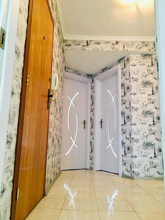 Дава се под наем Двустаен апартамент в Бургас, Възраждане - 70 кв.м за 204 € - Снимка #2