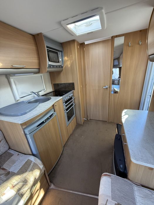 Каравана Swift Charisma 230