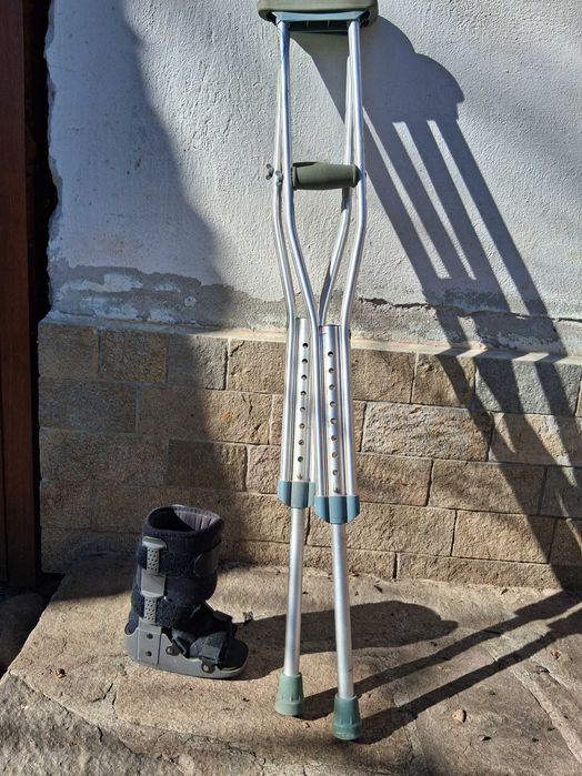 Детски патерици при счупен/навехнат крак