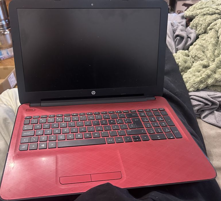 Vand laptop hp cu o semiproblema la ecran
