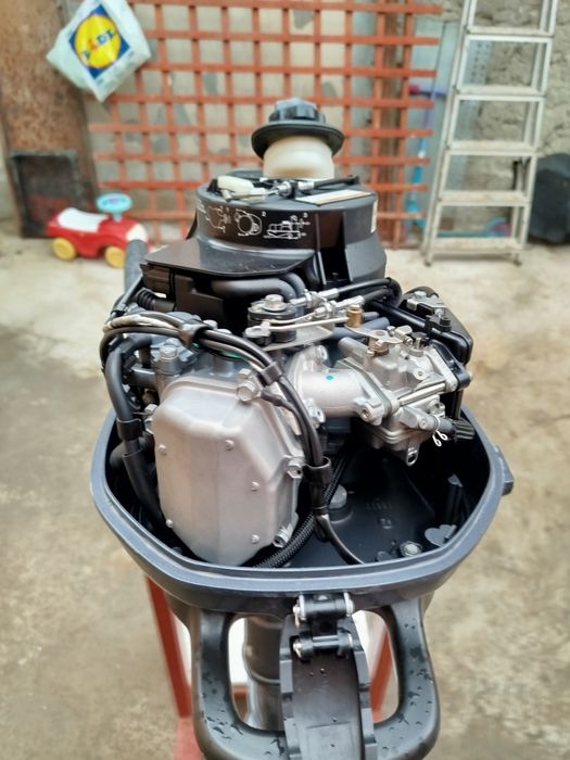 Vând barcă ROMCARF cu motor 5cp